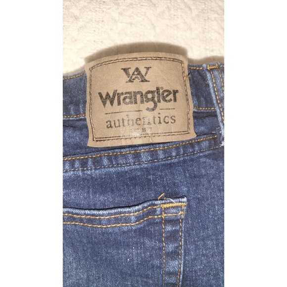 Wrangler Authentics Men's Jeans Size 40 x 30  Straight Leg Blue Denim Jeans - Picture 4 of 4